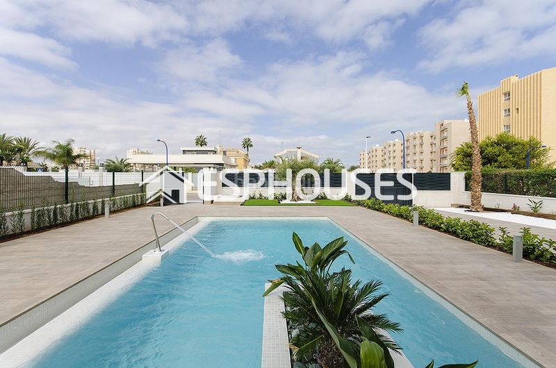 Foto c9d17674-92c9-4015-b493-738b2c7373ae. Casa amb aparcament piscina a Campoamor Orihuela