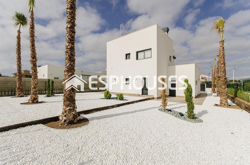 Foto eea7d0e1-42b5-4bb2-9929-b0e9a40303e9. Casa amb aparcament piscina a Campoamor Orihuela