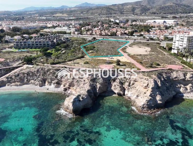 Foto f272b20f-fdc5-4bcb-aab5-2f39f788f369. Casa amb calefacció aparcament piscina a Pueblo Español-Coveta Fumá Campello (el)