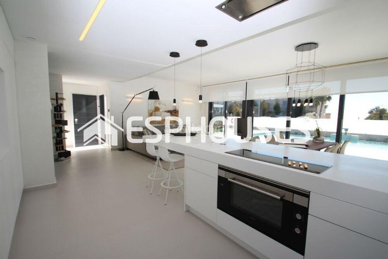 Foto c732c373-a68d-4736-8a38-2d255ce108d3. Casa amb aparcament piscina a Campoamor Orihuela