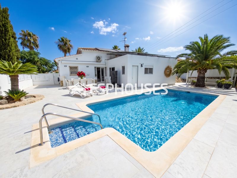 Foto a95c0c34-d1df-4e27-bd92-457463cef9c0. Xalet amb calefacció aparcament piscina a Poblets (els)