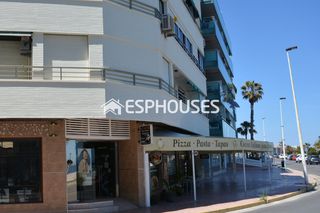 Business premise in Zona Playa del Cura. Inversión en primera línea de oportunidad en torrevieja!