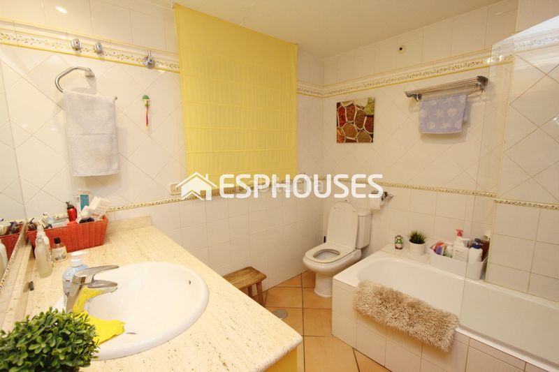 Foto 2252a2fd-a66d-430b-9c09-6de94afbc9bb. Apartament amb aparcament a Altea ciudad Altea