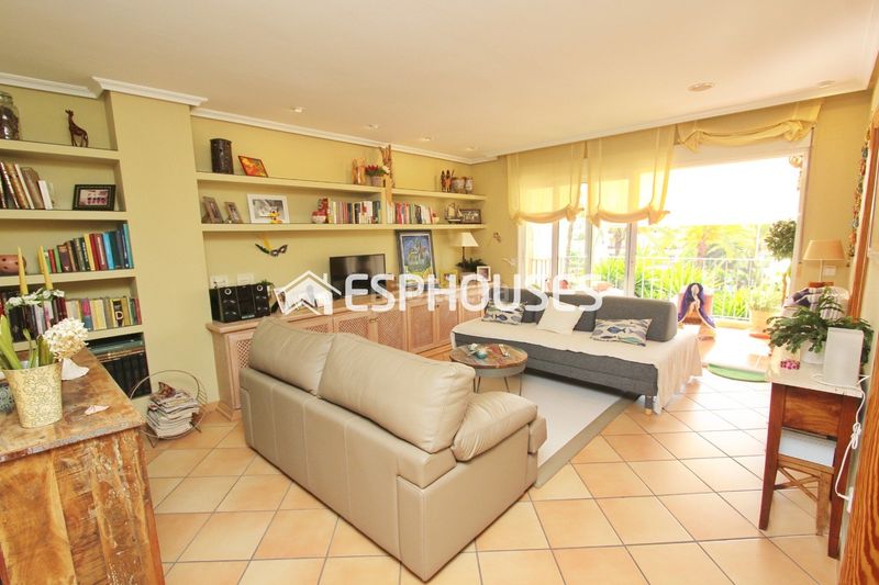 Foto 46400e08-1b73-4d9a-a53c-34290eb25da9. Apartament amb aparcament a Altea ciudad Altea