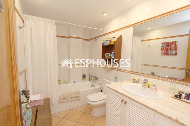 Foto 8f3ea3b2-36bf-477a-838e-ebf95d4184de. Apartament amb aparcament a Altea ciudad Altea