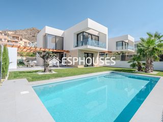 Xalet a Berna 5. A pocos minutos de benidorm, villa de obra nueva con piscina y j