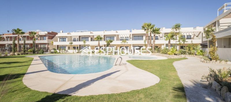 Foto 4aff5b1a-dc3c-4920-9372-984f5406189d. Casa amb piscina a La Veleta Torrevieja