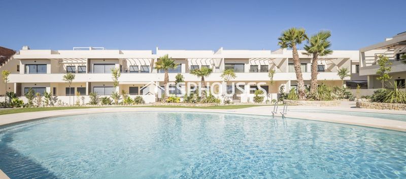 Foto f0ec9b68-b3c6-4282-a624-2c3e1064efbc. Casa amb piscina a La Veleta Torrevieja