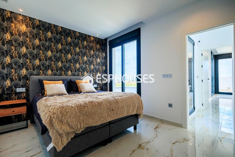 Foto bac8aeea-3333-4346-9f9b-6188d6c05237. Chalet mit pool in El Pinar de Campoverde Pilar de la Horadada