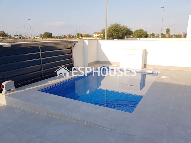 Foto 1254e0b8-3f49-473a-8261-9ce67aa22139. Casa adossada amb piscina a Daya Nueva