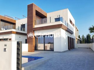 Casa a schiera in Daya Nueva. Pareados de obra nueva en daya nueva