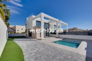 Chalet in Aguas Nuevas. 2 villas de obra nueva en torrevieja