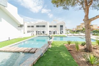 Casa a Los Balcones-Los Altos. Nuevo conjunto residencial en los balcones torrevieja