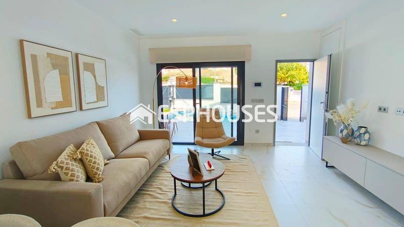 Foto afd85189-efaf-4908-8f1e-48596b97d2e1. Chalet mit pool in El Pinar de Campoverde Pilar de la Horadada