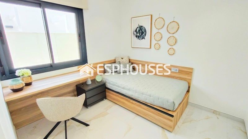 Foto e1bd3d7c-461f-4576-bab8-21bd2363e8c6. Chalet mit pool in El Pinar de Campoverde Pilar de la Horadada