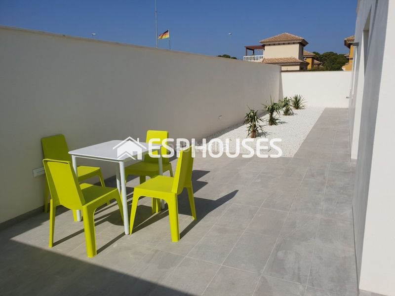 Foto edc9cda2-0a92-4ca8-a3b7-a66e02c1e0c0. Chalet mit pool in El Pinar de Campoverde Pilar de la Horadada