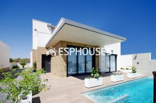 Chalet à San Miguel de Salinas. Residencial de villas de obra nueva en san miguel de salinas