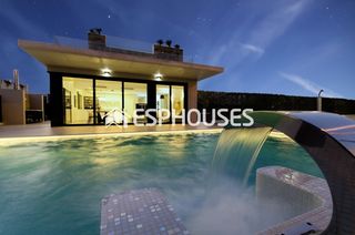 Xalet a Campoamor. Villas de obra nueva a 250 m de la playa en campoamor