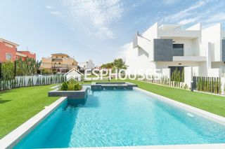Haus in Los Balcones-Los Altos. Nuevo conjunto residencial en los balcones torrevieja