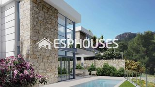 Chalet in Casco urbano. Villa independiente de obra nueva de dos plantas con jacuzzi en
