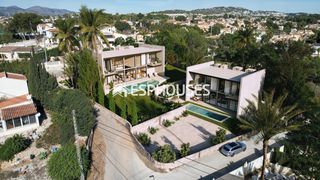 Xalet a Carrió - La Merced - Los Pinos. Villa de obra nueva con piscina privada
