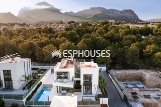 Xalet a Varadero. Exclusiva villa de obra nueva con piscina privada
