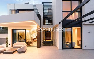 Xalet a Varadero. Exclusiva villa de obra nueva con piscina privada y vistas al ma