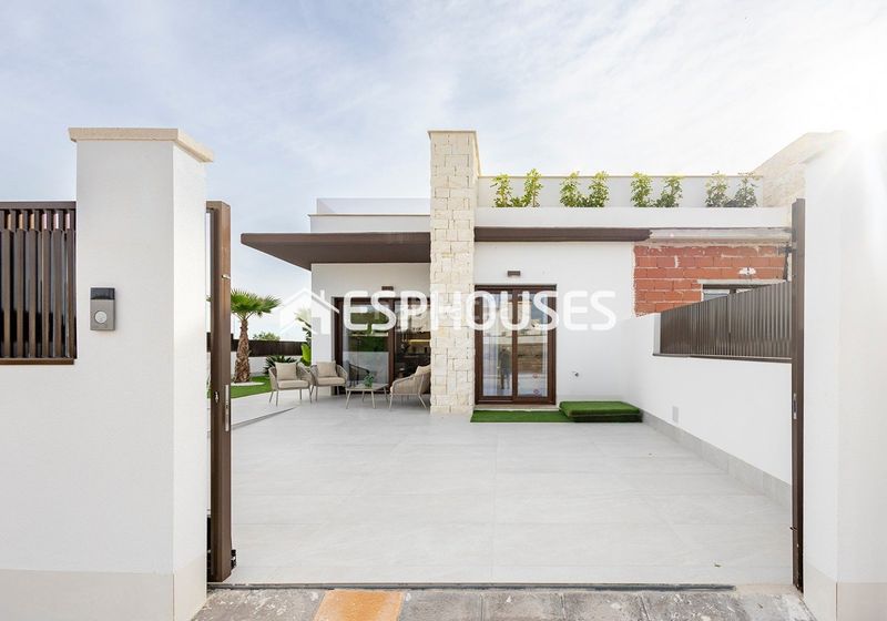 Foto 543d0f1a-7d70-43e0-83fb-d94dc92b09b3. Casa amb piscina a Desamparados - Hurchillo - Torremendo Orihuela