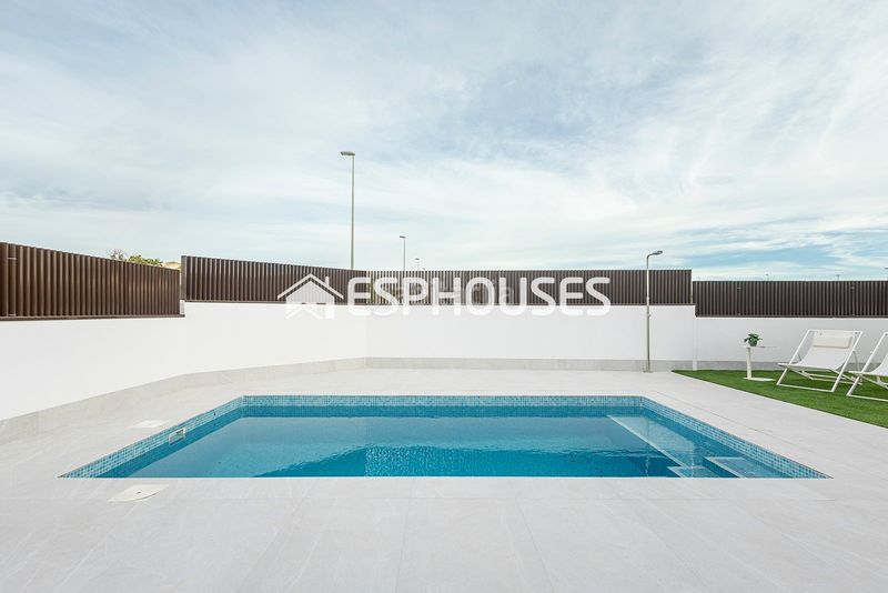 Foto d5fc1322-92ab-4e03-9af9-d5e73f2d4c43. Casa amb piscina a Desamparados - Hurchillo - Torremendo Orihuela