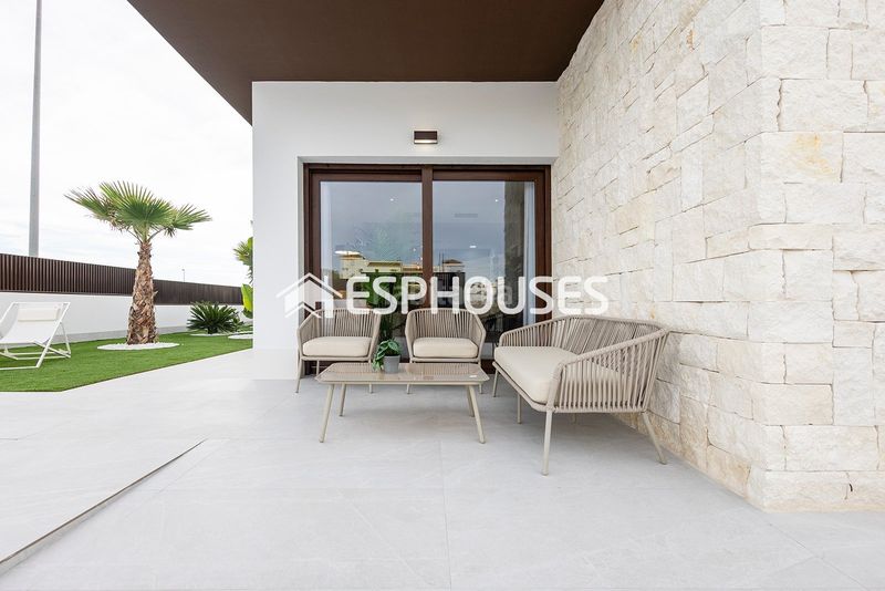 Foto ffabcb11-130e-4e93-8f11-ae852dd615cd. Casa amb piscina a Desamparados - Hurchillo - Torremendo Orihuela