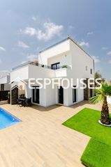 Xalet a Desamparados - Hurchillo - Torremendo. Pequeña parcela de 16 villas en vistabella golf resort