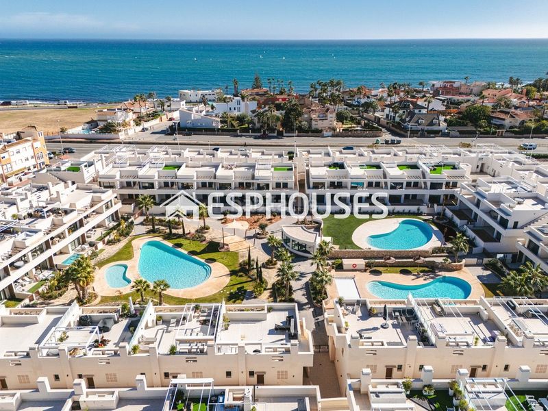 Foto 0c00b3d6-e118-489d-a010-3716a5c46172. Casa amb piscina a El Acequión Torrevieja