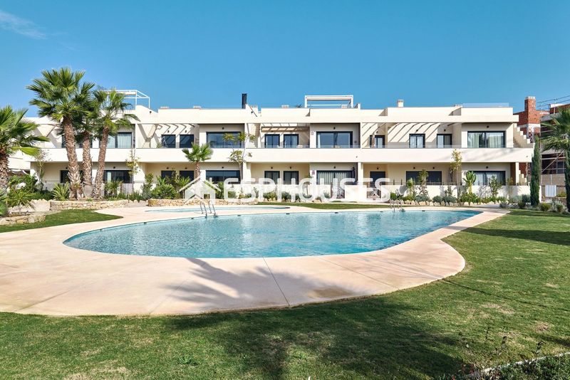 Foto ea6ab15e-5362-417d-b5cd-a9748000d3e7. Casa amb piscina a El Acequión Torrevieja