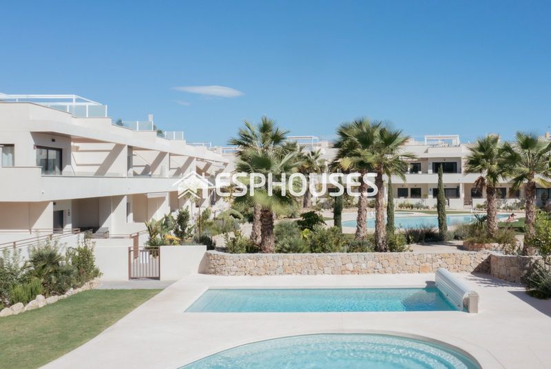 Foto f98985ab-ffeb-4ddc-843e-3374ae95174e. Casa amb piscina a El Acequión Torrevieja