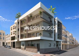 Apartament a Centro. Apartamento de obra nueva con piscina en santa pola, a 600 m de