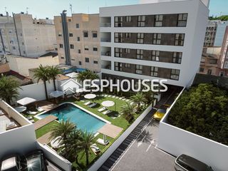 Àtic a Pueblo. Ático de obra nueva con solárium privado, garaje y piscina a 1 k