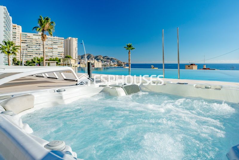 Foto 247336b6-4b23-4819-a024-bd32ed1186e5. Apartament amb calefacció piscina a Playa Poniente Benidorm
