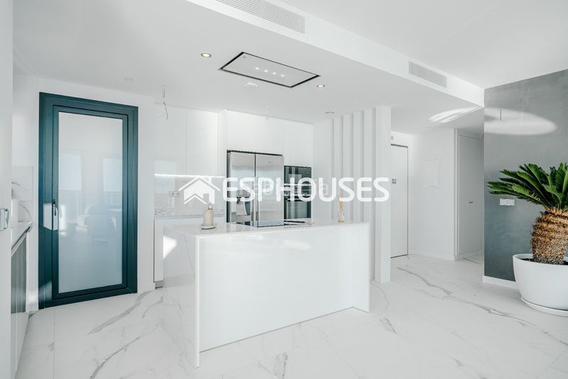 Foto 410b530c-374b-425f-9021-5ae08613d316. Apartament amb calefacció piscina a Playa Poniente Benidorm