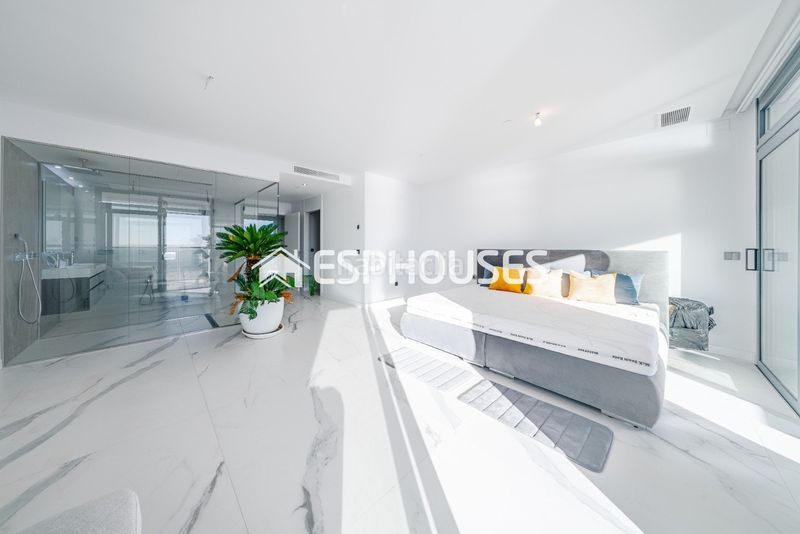 Foto 4c8173f1-0753-43bc-b065-0b930aca93e4. Apartament amb calefacció piscina a Playa Poniente Benidorm