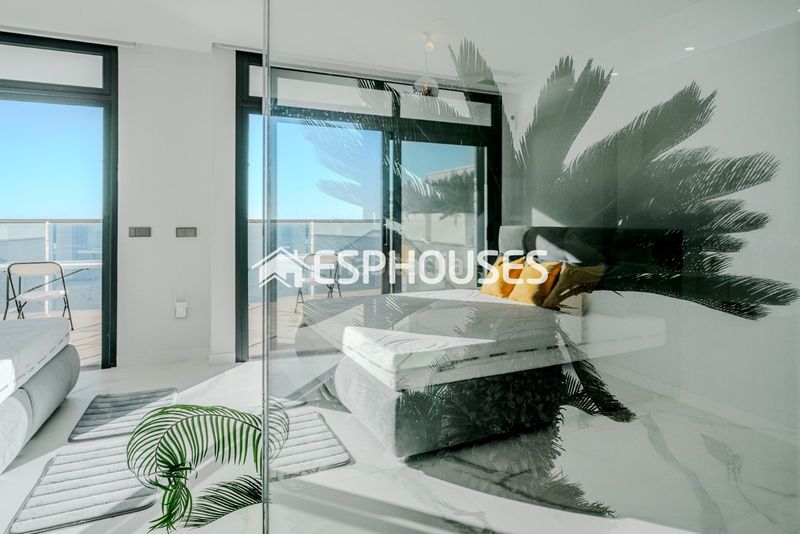 Foto 6ed25fa2-98a4-4551-a06a-069d6776f3b8. Apartament amb calefacció piscina a Playa Poniente Benidorm