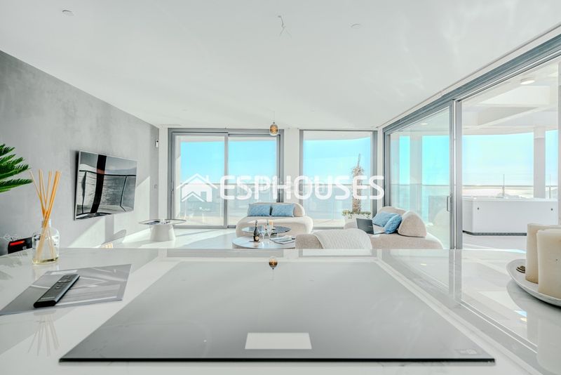 Foto 70cf3172-d3d5-4597-ad9b-c8dfe20cf45b. Apartament amb calefacció piscina a Playa Poniente Benidorm