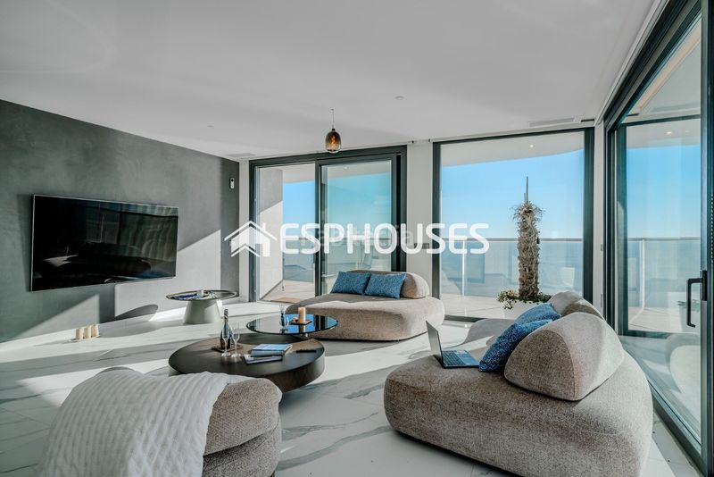 Foto a03a6fdf-7a28-44e8-ac27-da6b8ed3d012. Apartament amb calefacció piscina a Playa Poniente Benidorm