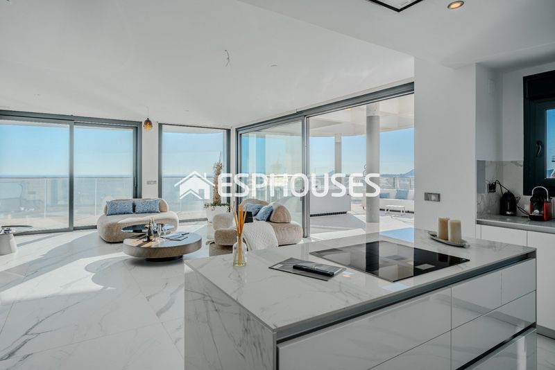 Foto f238a6b7-9317-428d-af11-acd50c3f936c. Apartament amb calefacció piscina a Playa Poniente Benidorm