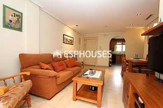 Haus in Los Secanos. Adosado de 3 dormitorios con amplias terrazas, solárium, piscina