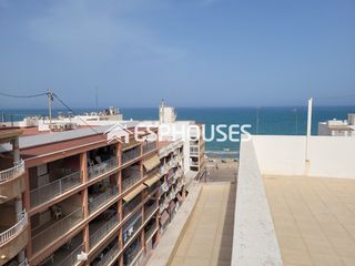 Apartament a Guardamar Playa. Amplio inmueble de 3 dormitorios con gran terraza ascensor y vis