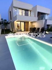 Casa adossada a Golf Bahía. Adosado seaview i en finestrat
