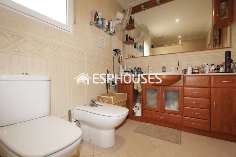 Foto 13a082bc-70e8-4287-bba3-278dd763c5f4. Xalet amb piscina a Busot