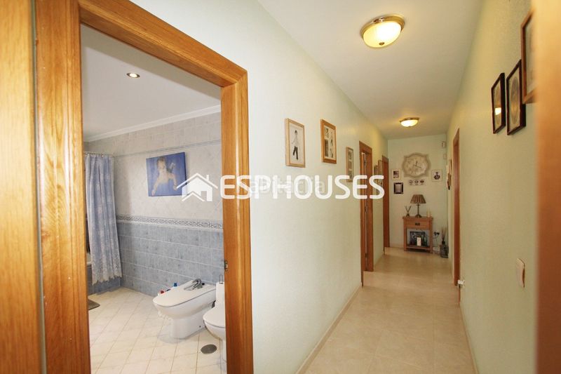 Foto 149c0274-a424-4168-989c-f8e609526dc4. Xalet amb piscina a Busot