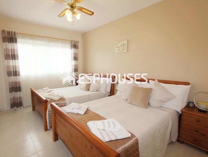 Foto 1f7aade8-5293-4b2e-9280-663bc0d9ec9f. Xalet amb piscina a Busot