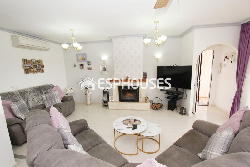 Foto 4bc111ad-f917-4f8d-84d7-3d8b9ccce1cb. Xalet amb piscina a Busot